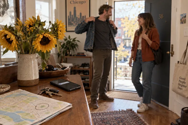 A couple getting ready to leave an Illinois apartment after a thoughtful message led to a plan